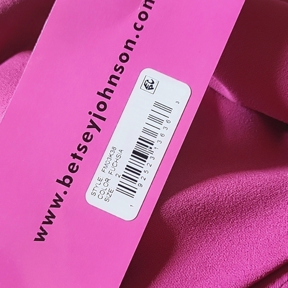 NEW! BETSEY JOHNSON Cap Sleeve Crepe Ruffle Hem Sheath Dress Stretch Fushia 2. - Picture 4 of 6